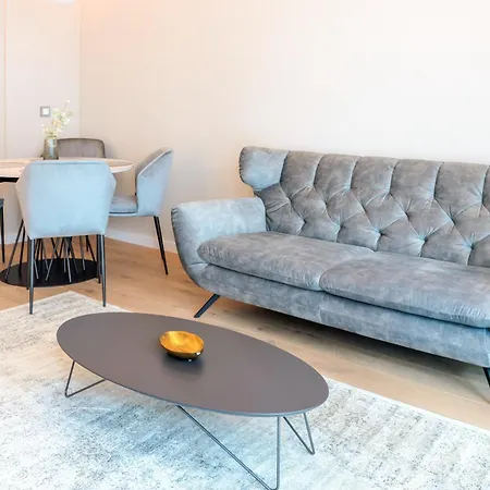 Emerald Downtown Luxury Suites By Continental Group-2