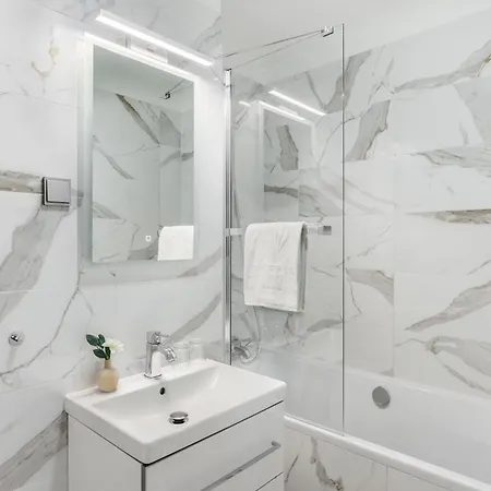 Emerald Downtown Luxury Suites By Continental Group-3